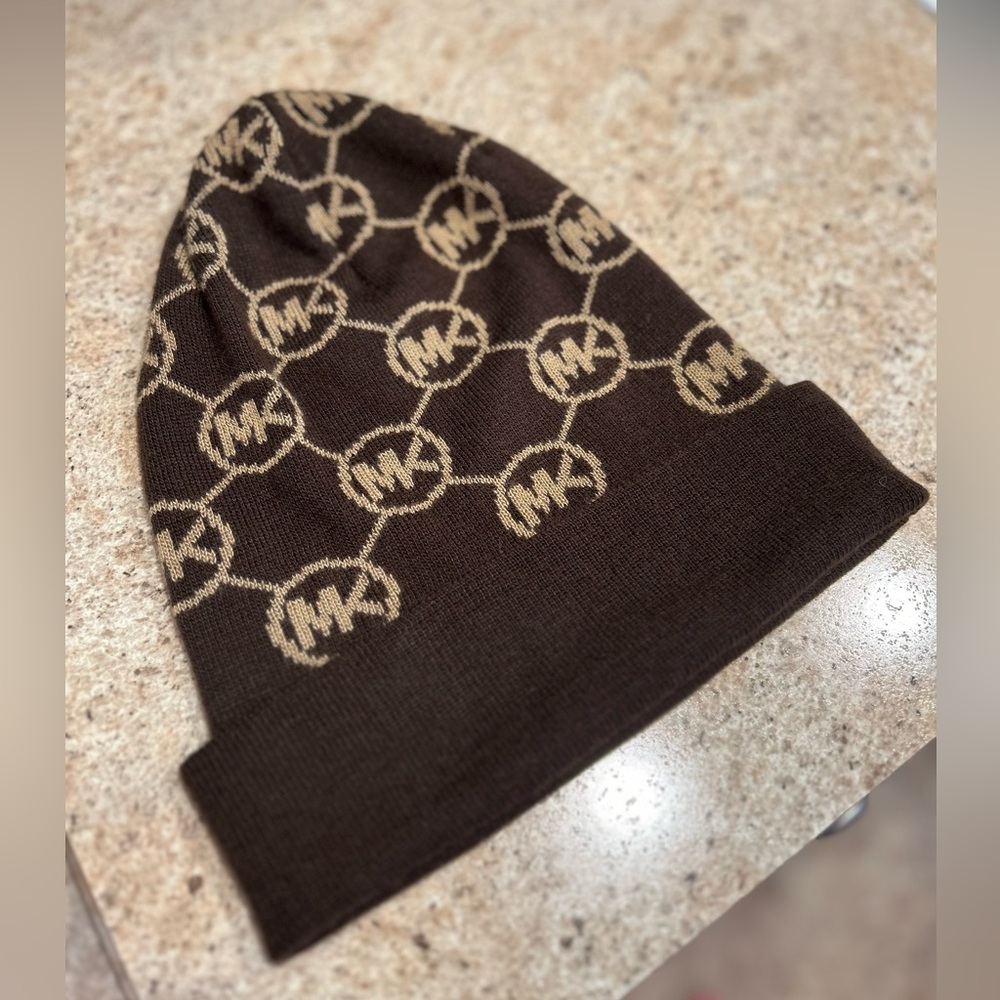 Michael Kors Women’s beanie hat, light weight! Never worn!